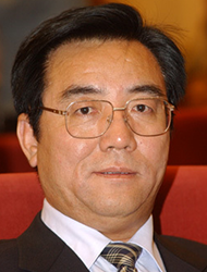 李福成
高级经济师，北京燕京啤酒股份有限公司董事长。